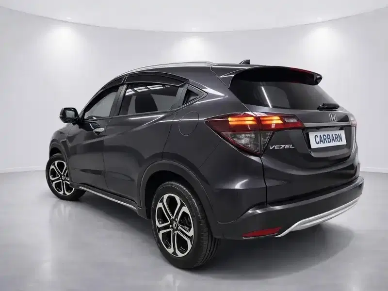 2020 Honda Vezel RU3 in Black — exterior view 4 2020 Honda Vezel RU3 in Black — exterior view 4