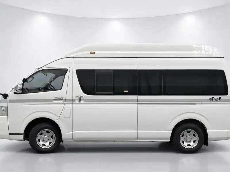 2008 Toyota Hiace TRH226S in White — exterior view 3 2008 Toyota Hiace TRH226S in White — exterior view 3