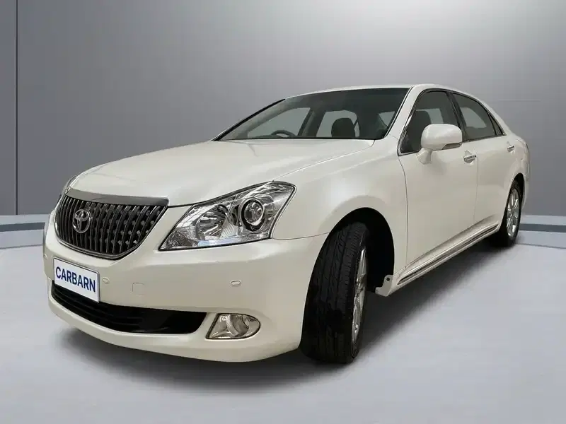 2012 Toyota Crown URS206 in Pearl — exterior view 2 2012 Toyota Crown URS206 in Pearl — exterior view 2