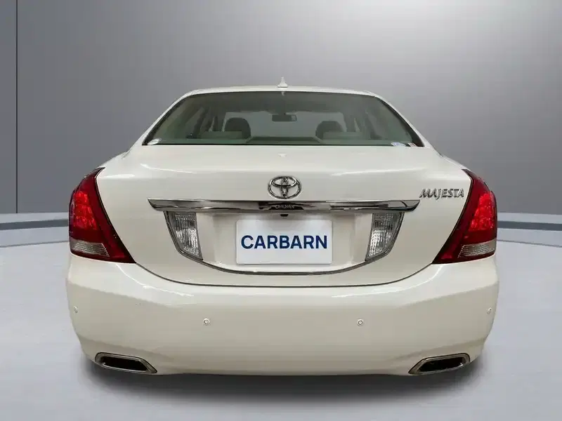 2012 Toyota Crown URS206 in Pearl — exterior view 5 2012 Toyota Crown URS206 in Pearl — exterior view 5