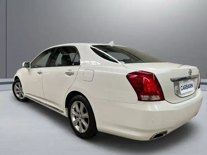 2012 Toyota Crown URS206 in Pearl — exterior view 4 2012 Toyota Crown URS206 in Pearl — exterior view 4