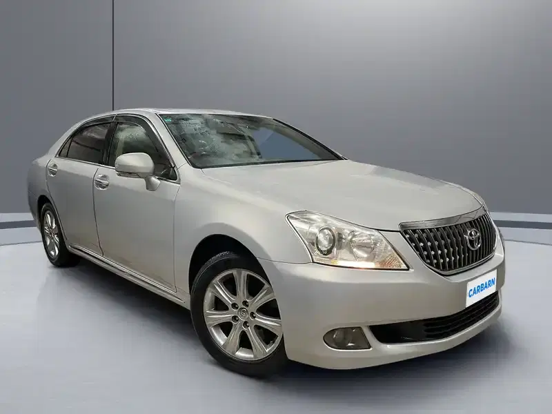 2012 Toyota Crown URS206 in Silver — exterior view 1 2012 Toyota Crown URS206 in Silver — exterior view 1