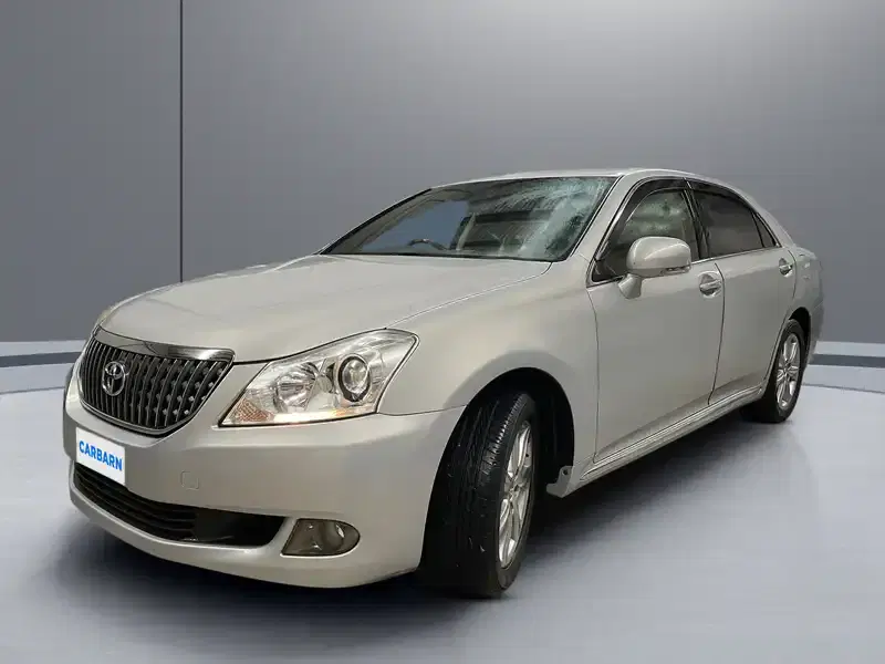 2012 Toyota Crown URS206 in Silver — exterior view 2 2012 Toyota Crown URS206 in Silver — exterior view 2