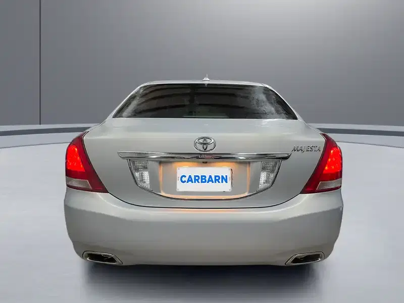 2012 Toyota Crown URS206 in Silver — exterior view 5 2012 Toyota Crown URS206 in Silver — exterior view 5