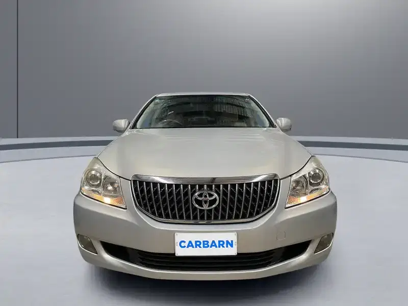 2012 Toyota Crown URS206 in Silver — exterior view 8 2012 Toyota Crown URS206 in Silver — exterior view 8