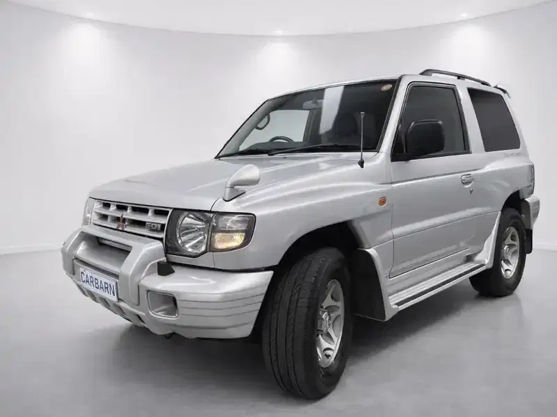 1998 Mitsubishi Pajero V25 in Silver — exterior view 2 1998 Mitsubishi Pajero V25 in Silver — exterior view 2