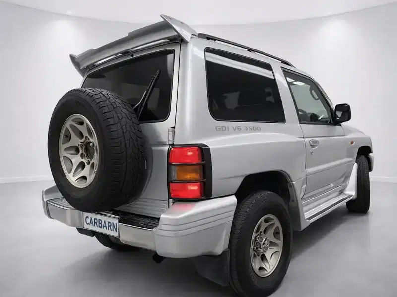 1998 Mitsubishi Pajero V25 in Silver — exterior view 6 1998 Mitsubishi Pajero V25 in Silver — exterior view 6