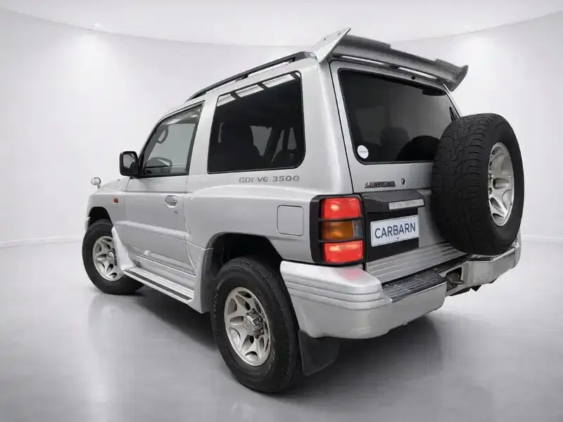 1998 Mitsubishi Pajero V25 in Silver — exterior view 4 1998 Mitsubishi Pajero V25 in Silver — exterior view 4