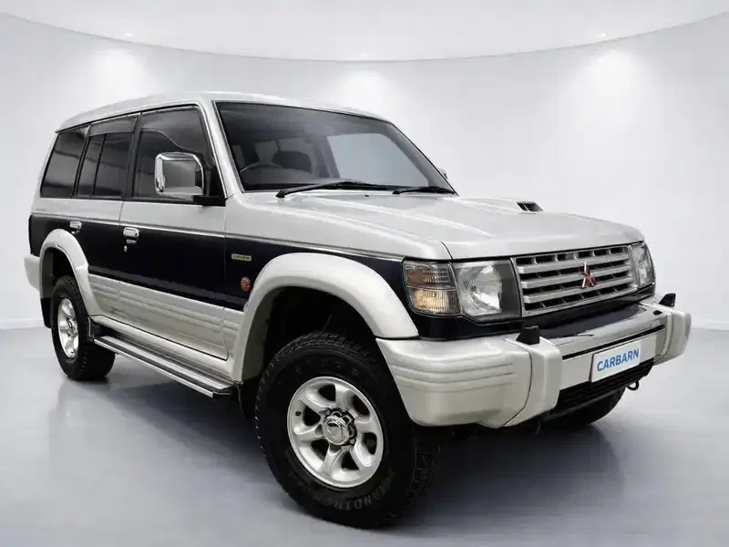 1994 Mitsubishi Pajero V46 in Silver — exterior view 1 1994 Mitsubishi Pajero V46 in Silver — exterior view 1