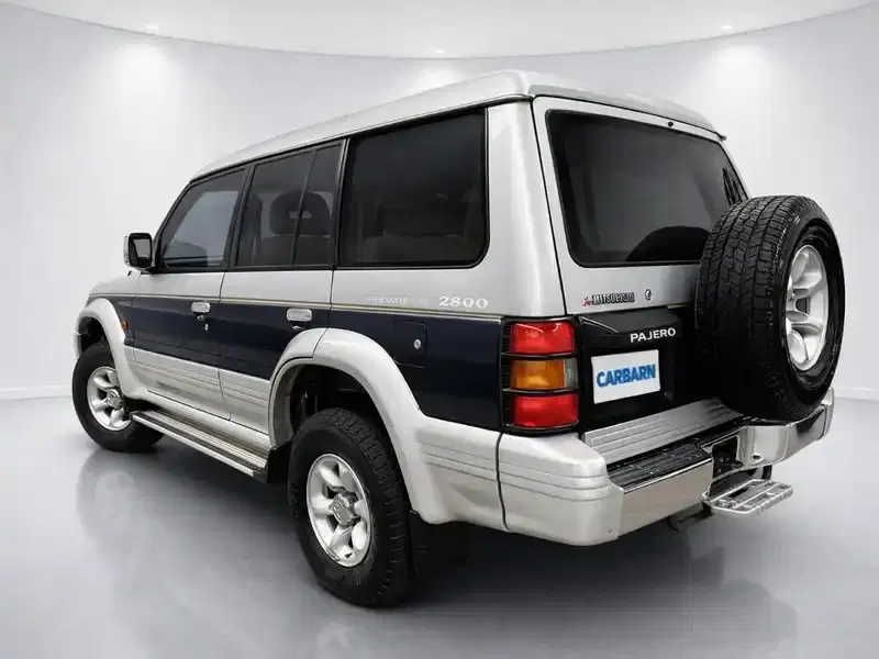 1994 Mitsubishi Pajero V46 in Silver — exterior view 4 1994 Mitsubishi Pajero V46 in Silver — exterior view 4