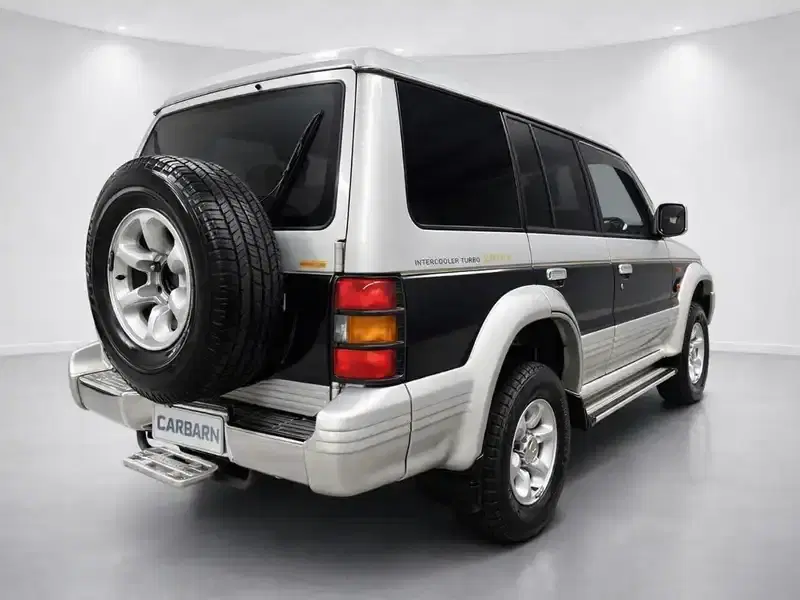 1994 Mitsubishi Pajero V46 in Silver — exterior view 6 1994 Mitsubishi Pajero V46 in Silver — exterior view 6