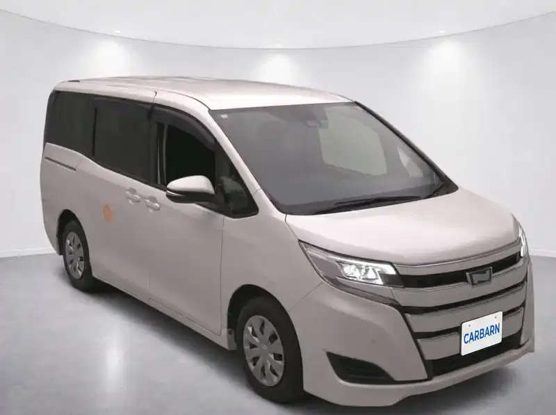 2021 Toyota Noah ZRR80G in Pearl — exterior view 1 2021 Toyota Noah ZRR80G in Pearl — exterior view 1