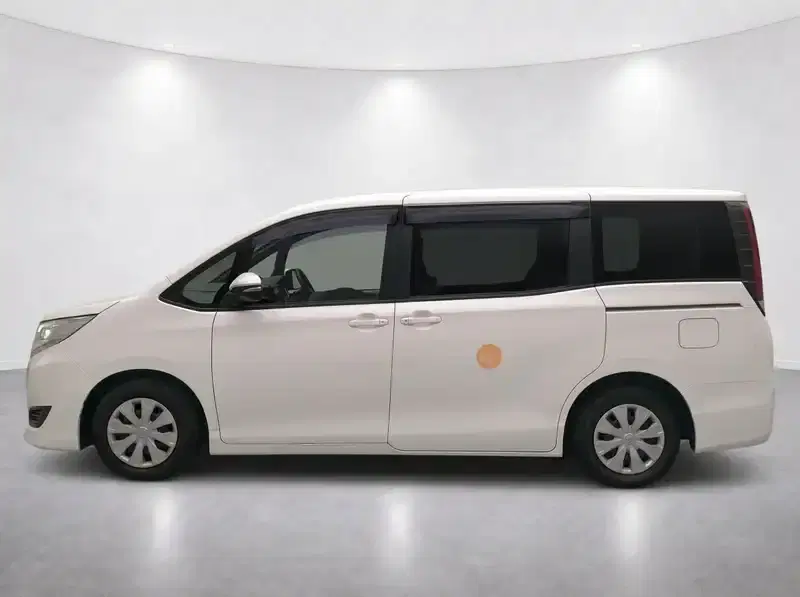 2021 Toyota Noah ZRR80G in Pearl — exterior view 3 2021 Toyota Noah ZRR80G in Pearl — exterior view 3