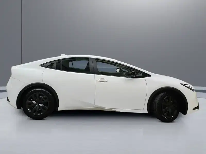 6 - TOYOTA Prius 6 - TOYOTA Prius