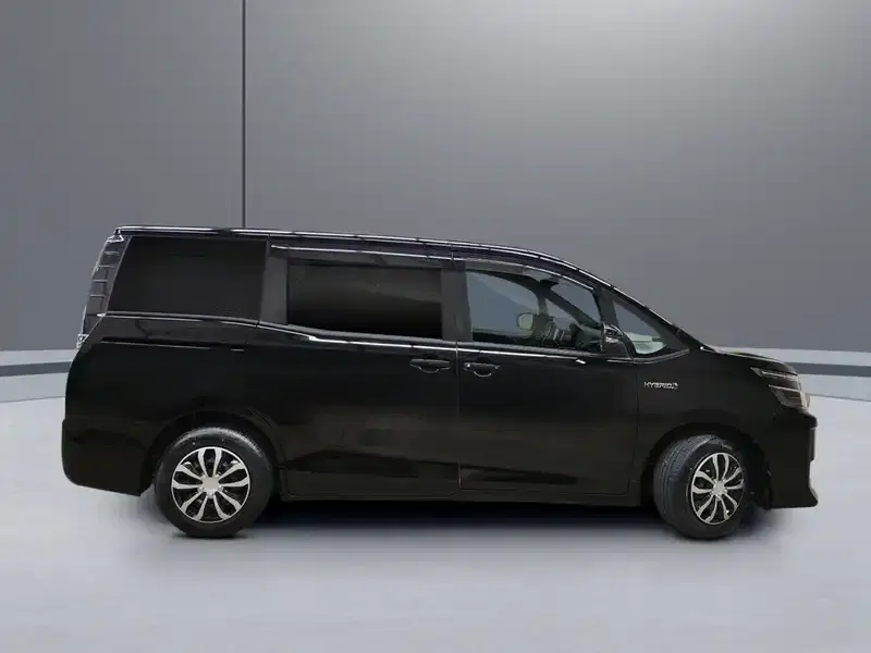 2014 Toyota Voxy ZWR80G in Black — exterior view 7 2014 Toyota Voxy ZWR80G in Black — exterior view 7