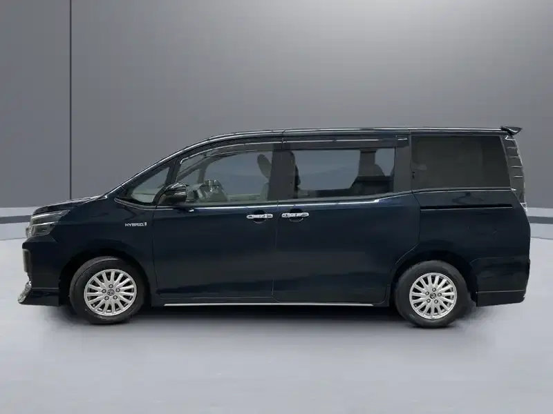 2014 Toyota Voxy ZWR80G in Black — exterior view 3 2014 Toyota Voxy ZWR80G in Black — exterior view 3