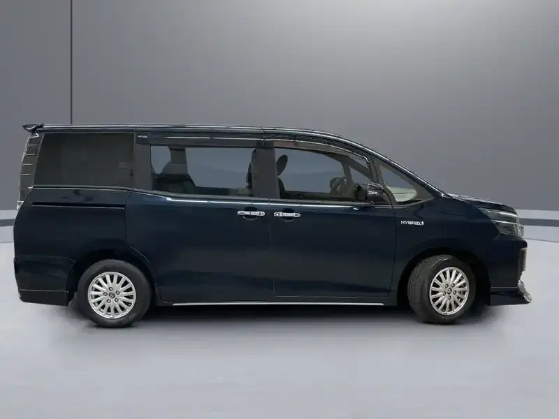 2014 Toyota Voxy ZWR80G in Black — exterior view 7 2014 Toyota Voxy ZWR80G in Black — exterior view 7