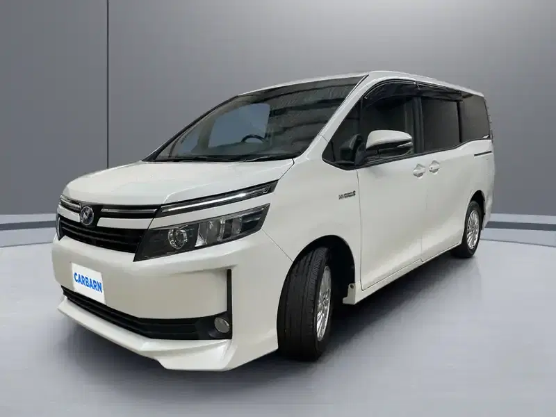 2015 Toyota Voxy ZWR80G in White — exterior view 2 2015 Toyota Voxy ZWR80G in White — exterior view 2