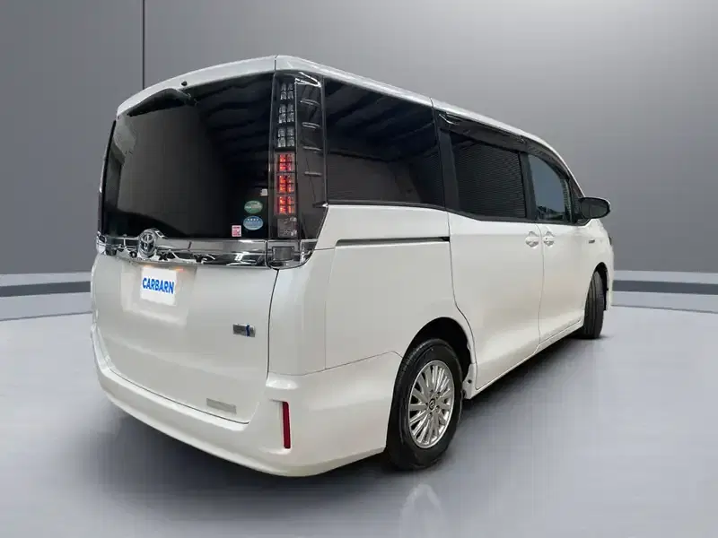 2015 Toyota Voxy ZWR80G in White — exterior view 6 2015 Toyota Voxy ZWR80G in White — exterior view 6