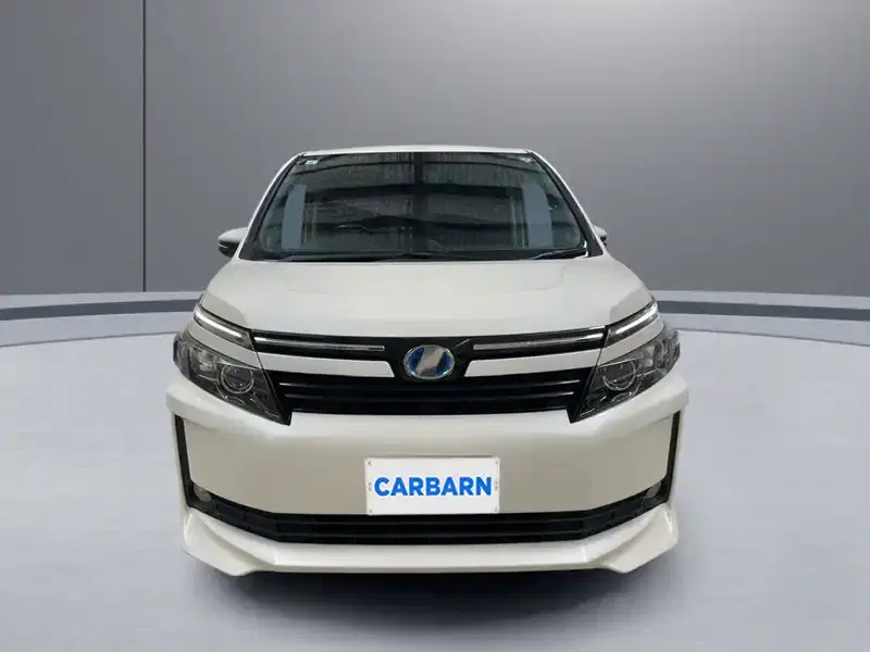 2015 Toyota Voxy ZWR80G in White — exterior view 8 2015 Toyota Voxy ZWR80G in White — exterior view 8