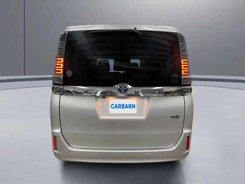 2019 Toyota Voxy ZWR80G in Silver — exterior view 5 2019 Toyota Voxy ZWR80G in Silver — exterior view 5