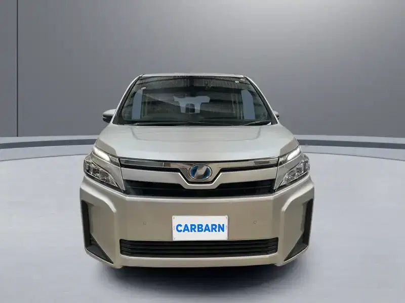 2019 Toyota Voxy ZWR80G in Silver — exterior view 8 2019 Toyota Voxy ZWR80G in Silver — exterior view 8