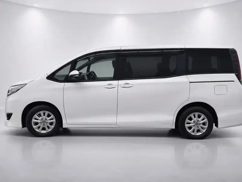 2020 Toyota Noah ZWR80G in Pearl — exterior view 3 2020 Toyota Noah ZWR80G in Pearl — exterior view 3