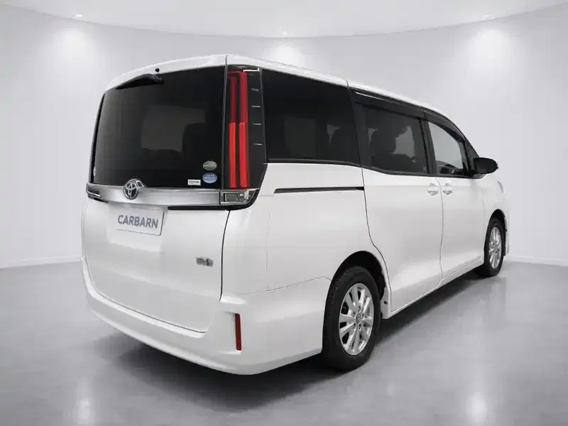 2020 Toyota Noah ZWR80G in Pearl — exterior view 6 2020 Toyota Noah ZWR80G in Pearl — exterior view 6