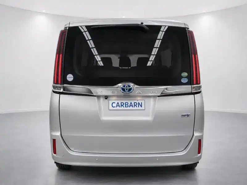 2020 Toyota Noah ZWR80G in Silver — exterior view 5 2020 Toyota Noah ZWR80G in Silver — exterior view 5