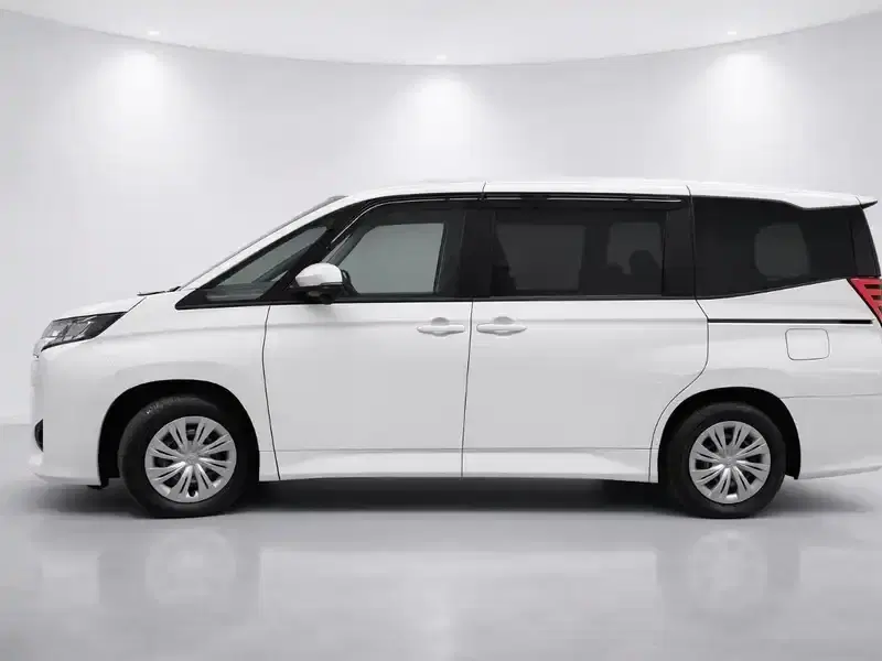 2023 Toyota Noah ZWR90W in White — exterior view 3 2023 Toyota Noah ZWR90W in White — exterior view 3