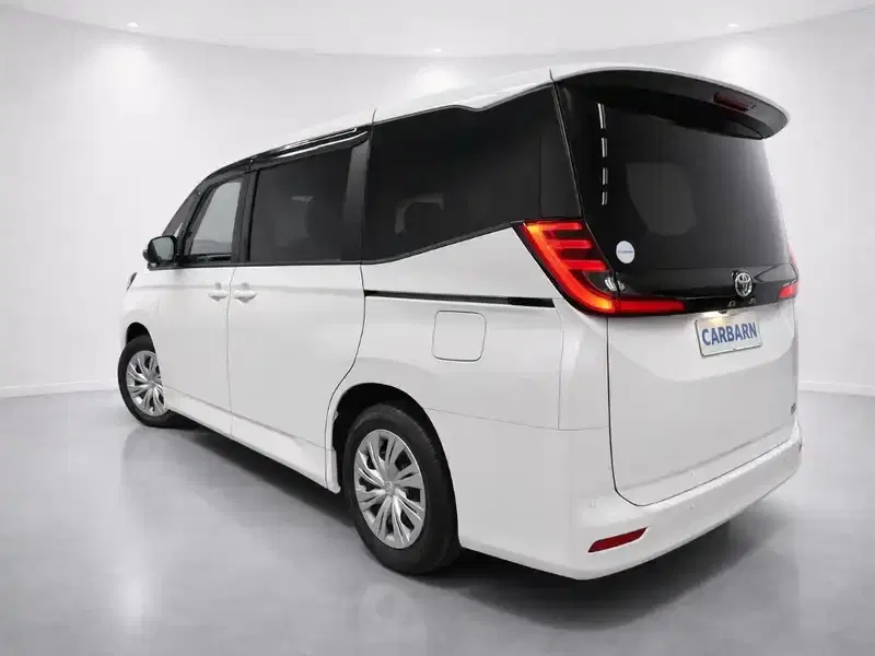 2023 Toyota Noah ZWR90W in White — exterior view 4 2023 Toyota Noah ZWR90W in White — exterior view 4