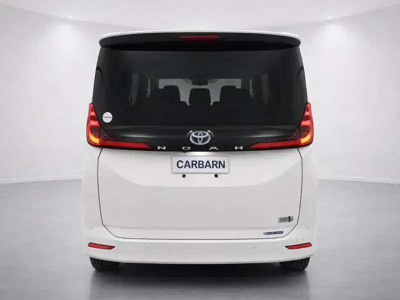2023 Toyota Noah ZWR90W in White — exterior view 5 2023 Toyota Noah ZWR90W in White — exterior view 5