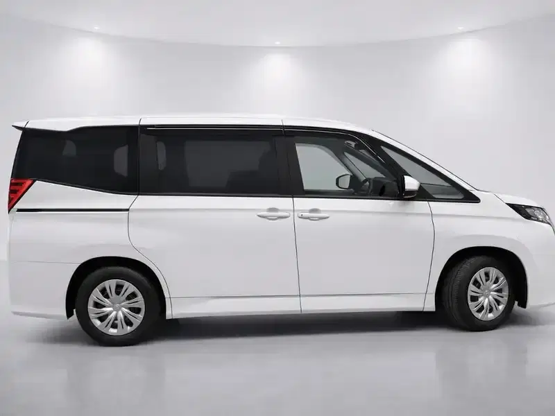2023 Toyota Noah ZWR90W in White — exterior view 7 2023 Toyota Noah ZWR90W in White — exterior view 7