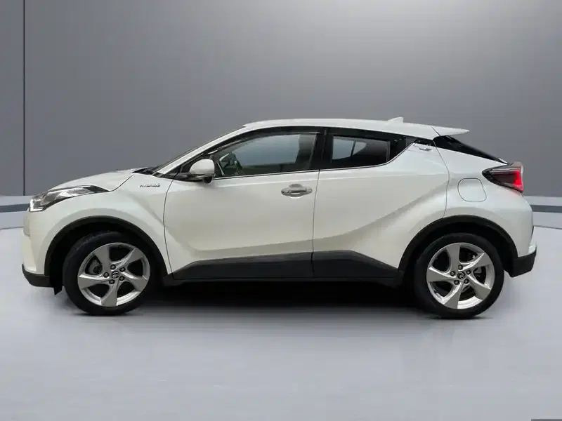 2018 Toyota C-HR ZYX10 in White — exterior view 3 2018 Toyota C-HR ZYX10 in White — exterior view 3