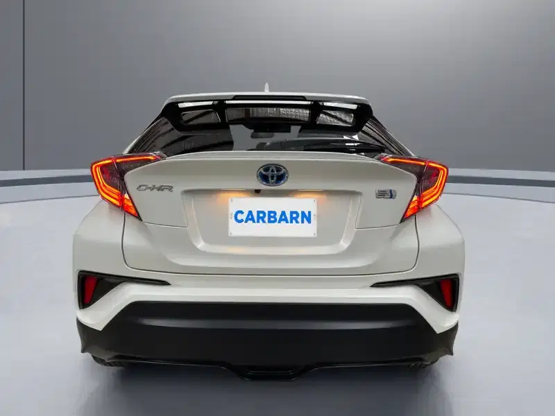 2018 Toyota C-HR ZYX10 in White — exterior view 5 2018 Toyota C-HR ZYX10 in White — exterior view 5