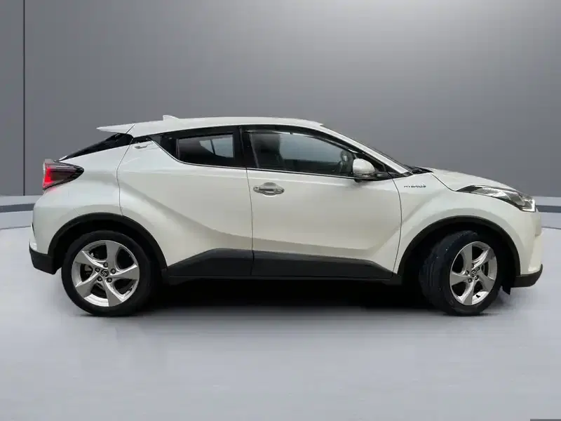 2018 Toyota C-HR ZYX10 in White — exterior view 7 2018 Toyota C-HR ZYX10 in White — exterior view 7