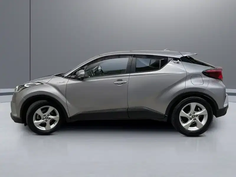 2018 Toyota C-HR ZYX10 in Silver — exterior view 3 2018 Toyota C-HR ZYX10 in Silver — exterior view 3
