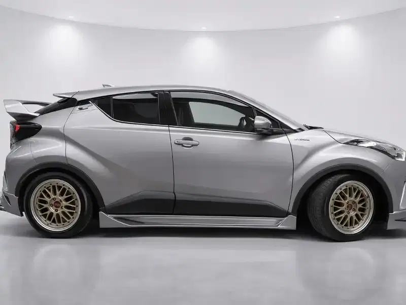 2019 Toyota C-HR ZYX10 in Silver — exterior view 7 2019 Toyota C-HR ZYX10 in Silver — exterior view 7