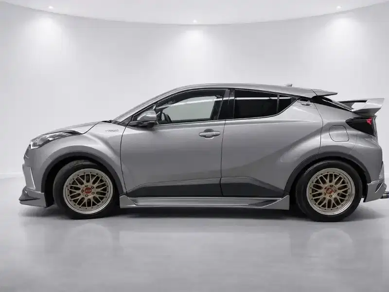 2019 Toyota C-HR ZYX10 in Silver — exterior view 3 2019 Toyota C-HR ZYX10 in Silver — exterior view 3