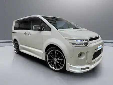 2010 Mitsubishi Delica 101,892 km 2010 Mitsubishi Delica 101,892 km