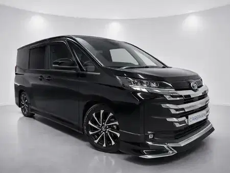 2023 Toyota Noah 8,942 km 2023 Toyota Noah 8,942 km