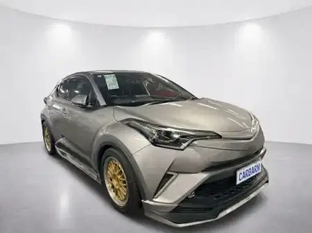 2019 Toyota C-HR 14,000 km 2019 Toyota C-HR 14,000 km